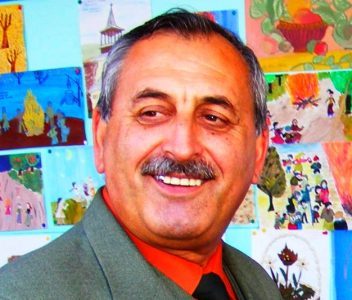 Primarul Boţârcă Gheorghe, oraş Topoloveni, AG, case, apartamente la închiriat, zeci, bugetul primăriei ras an de an, patrimoniul primăriei ras, banii U.E. idem