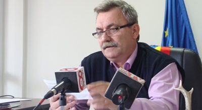 Primarul Diaconu Nicolae, Curtea de Argeş, i-a dat numai fiică-si şefului IPJ AG, Ispir Ionel, din patrimoniul primăriei, bunuri de milioane de euro, în schimbul clasărilor şi NUP-urilor