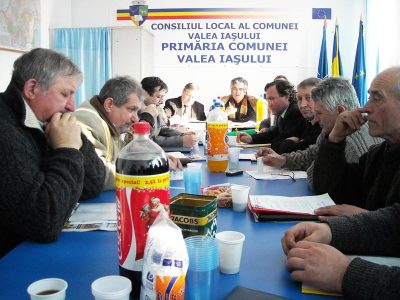 Tot consiliul local al primăriei Valea Iaşului, escroci desăvârşiţi toţi, pe blat cu primarul, au furat tot
