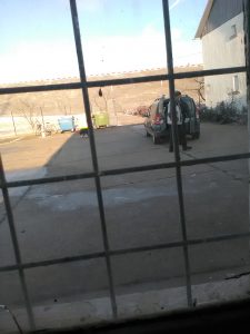 Lulea Constantin – abuziv, hoţ de benzină și de motorină, se vede canistra în mâna subalternului