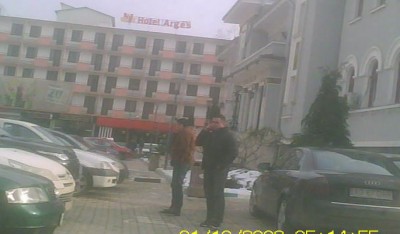 Militieni si securisti dirijati de fiara (la filaj la negru) 