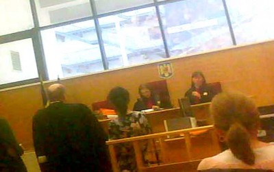 Oarba Babalâc (stânga) şi madame Lili (dreapta) , fete de blat la secţia civilă a Tribunalului Argeş