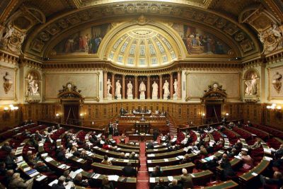 Încă şi la această oră, Călin Popescu Tăriceanu bagă serviciu la Senat, locul lui e în arest!