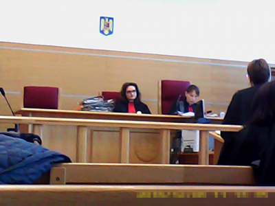 Complet de infractoare abuzive, corupte, Prunaru Andreea Monica (stânga) și Dumitrescu Cornelia, palida, (dreapta)