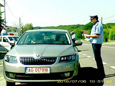 Militieni Abuzivi -Sectia Albota,Arges, fac servicii rutiere punandu-si caschete albe 1