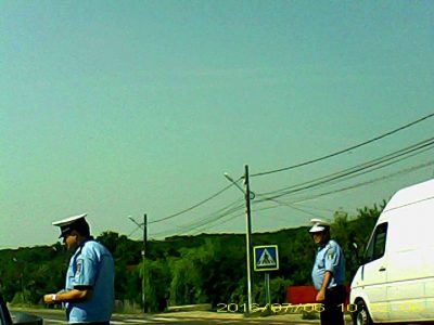 Militieni Abuzivi -Sectia Albota,Arges, fac servicii rutiere punandu-si caschete albe 2